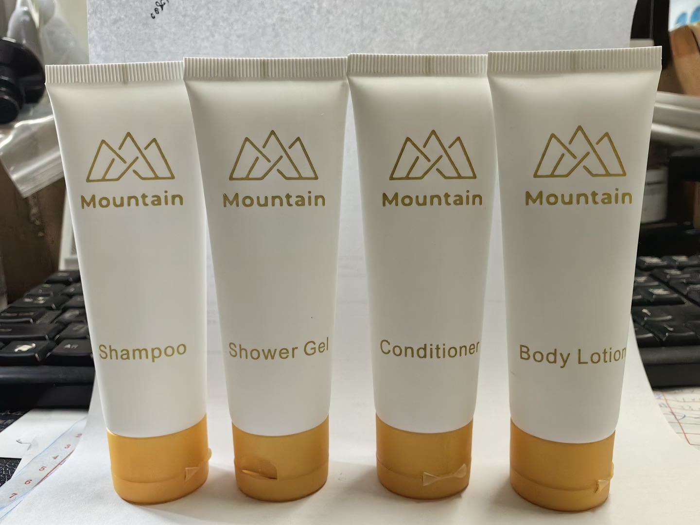 Black Matte Packaging Tube for Cosmetics Soft Hair Gel Cream Sunscreen Shampoo Cleanser Skin Care Mask with Pump Pattern